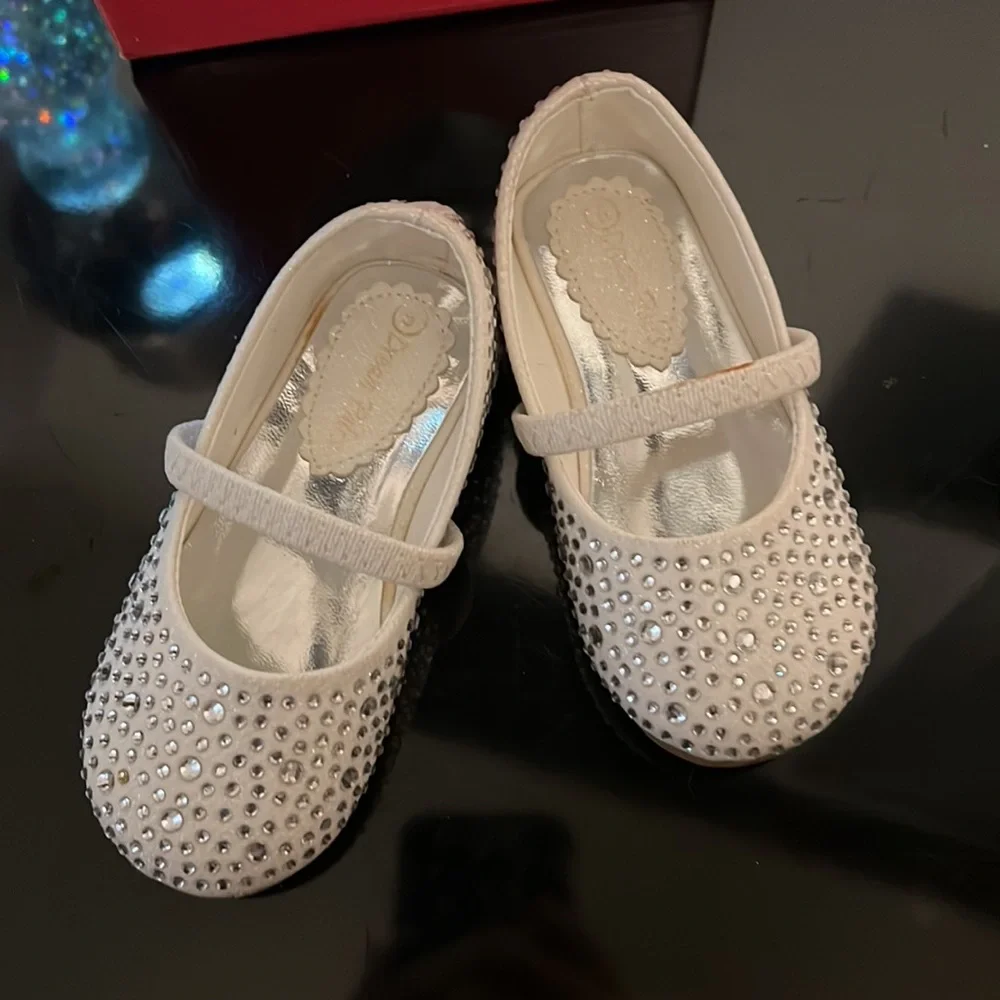 Girls size 5 white rhinestone shoes